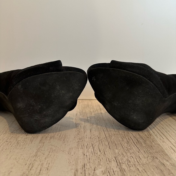 Guess by Marciano | Leather & Velvet | Flower | Heels | Size 8.5 - Picture 2 of 6